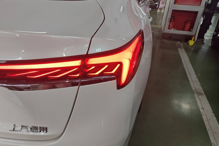 别克 君越 2025款 28T 白金版车身外观6006