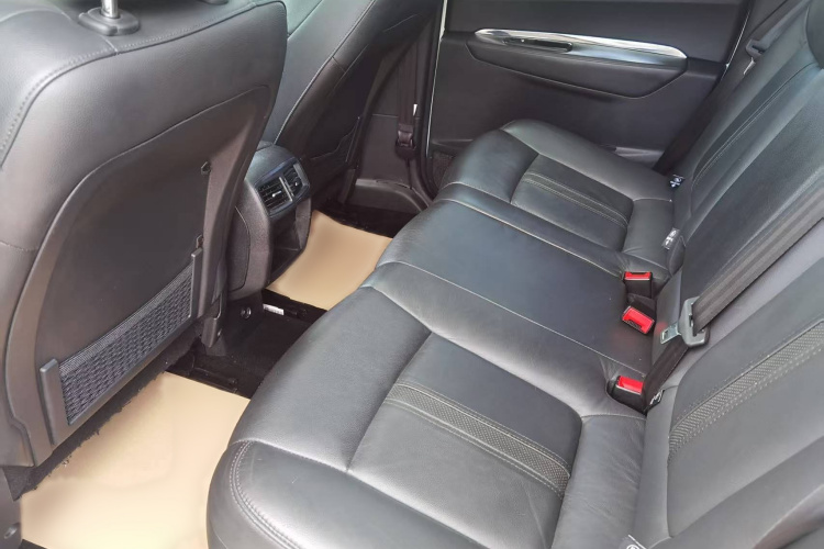 标致3008 2015款 2.0L 自动潮流版中控内饰7009