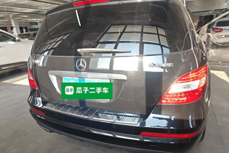 奔驰R级 2017款 R 320 4MATIC 商务型臻藏版车身外观6