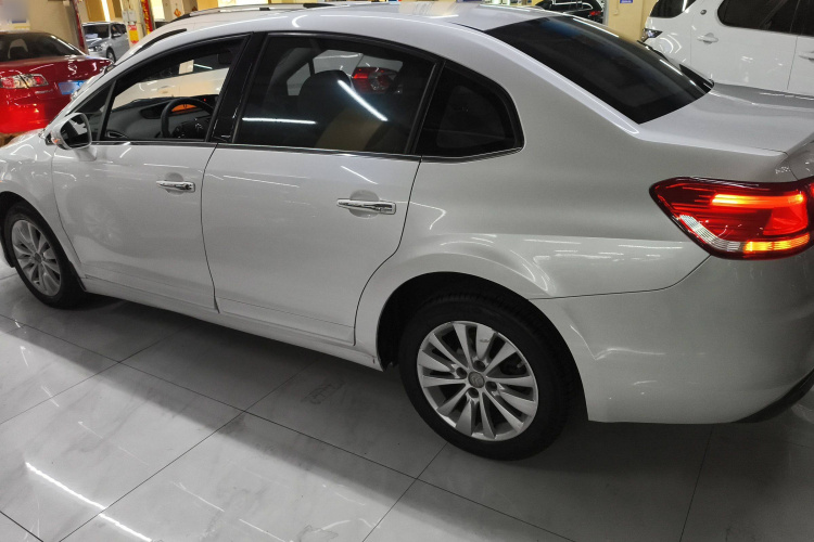 雪铁龙 世嘉 2013款 三厢 1.6L 自动品享型车身外观6003