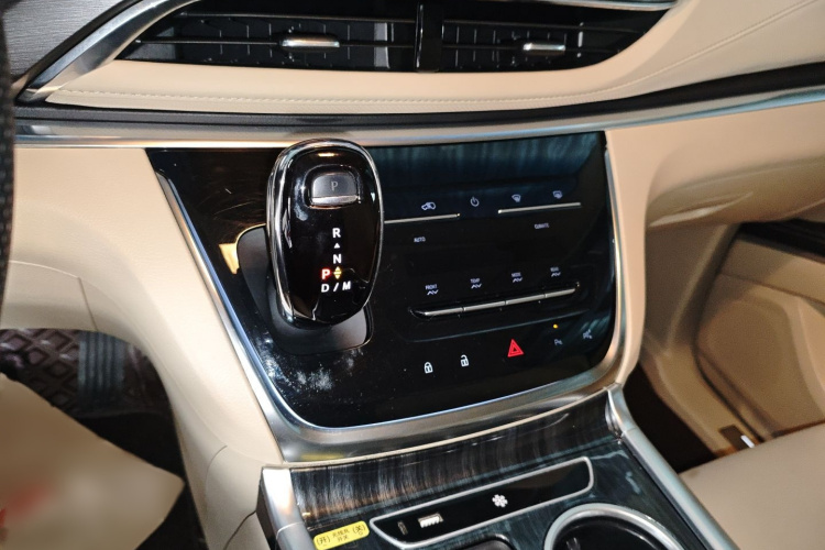 别克GL8 2023款 陆上公务舱 智慧尊贵型局部细节18