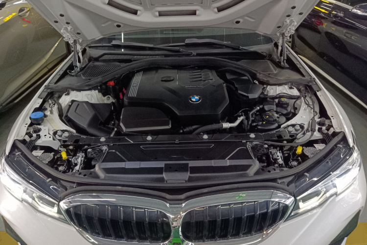 宝马3系 2021款 320Li M运动套装机舱底盘24