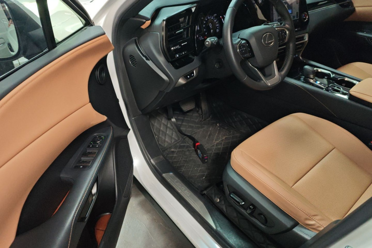 雷克萨斯RX 2023款 350h 两驱悦享版中控内饰7003