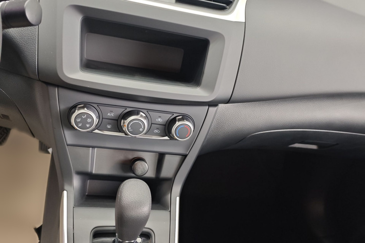 日产 轩逸 2024款 经典 1.6XE CVT舒适版中控内饰7001