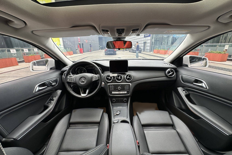 奔驰GLA 2018款 GLA 200 时尚型中控内饰7004