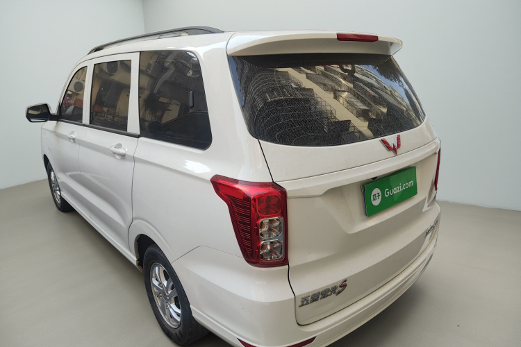 五菱汽车 五菱宏光 2018款 1.5L S标准型L2B车身外观5