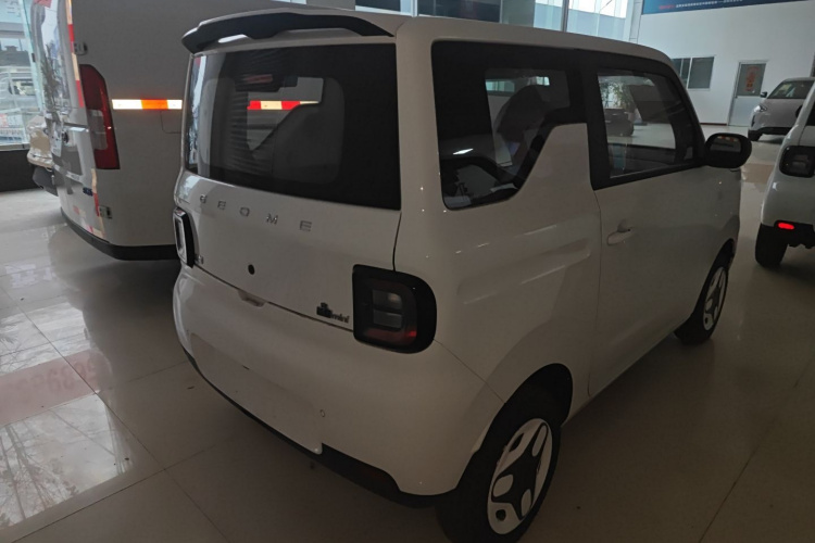 吉利银河 熊猫 2025款 210km 元气熊车身外观7