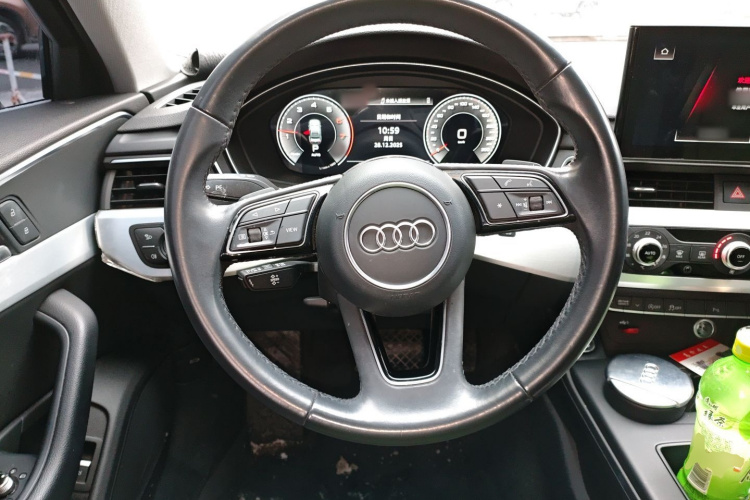 奥迪A4L 2022款 40 TFSI 时尚动感型中控内饰13