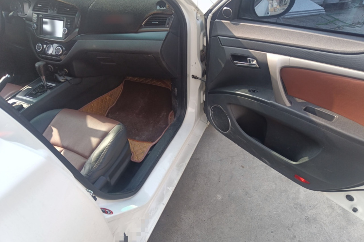 海马M6 2017款 1.5T CVT豪华型局部细节9005