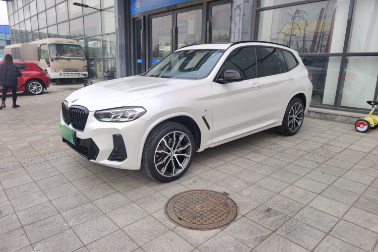 宝马X3 2022款 xDrive30i 领先型 M曜夜套装车身外观4