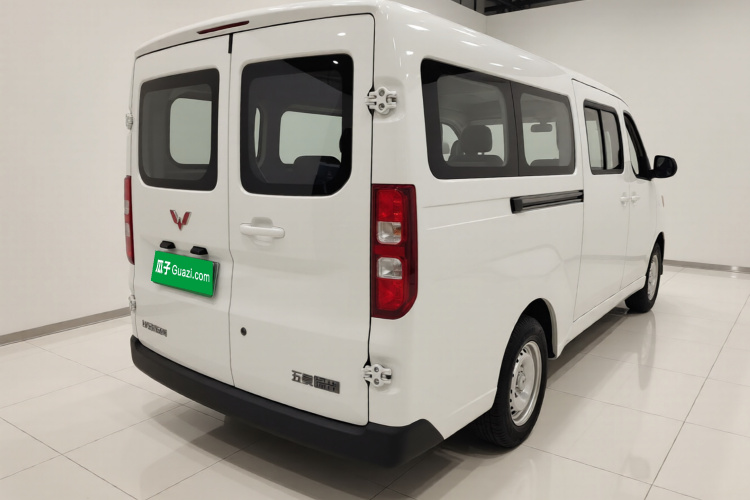 五菱汽车 五菱扬光 2024款 300KM 舒适型客车版 75kW车身外观7