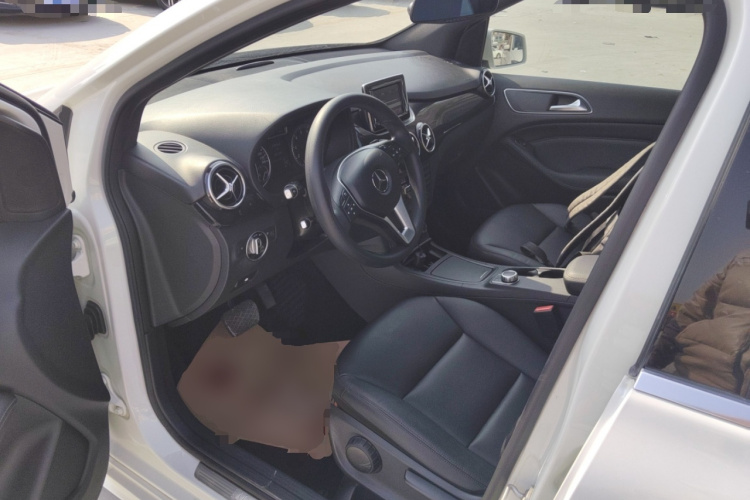 奔驰B级 2012款 B 180中控内饰20