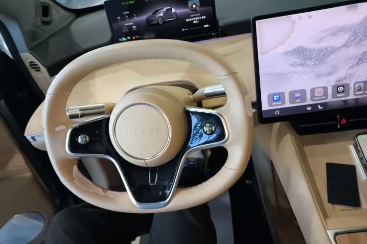 鸿蒙智行 智界R7 2025款 增程 331km Ultra中控内饰13