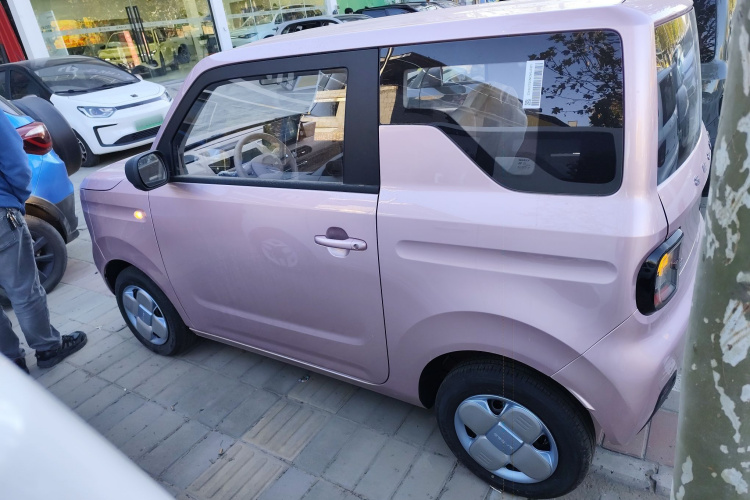 吉利银河 2024款 熊猫mini 200km 耐力熊车身外观4