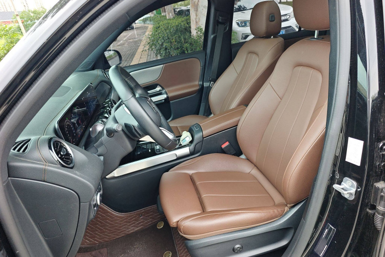 奔驰GLB 2024款 GLB 200 时尚型中控内饰19