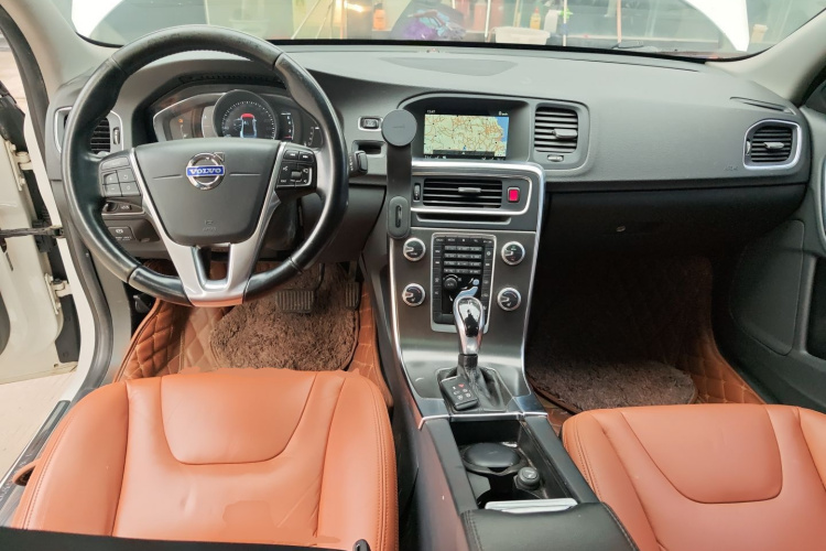 沃尔沃S60 2014款 S60L T5 智驭版中控内饰12