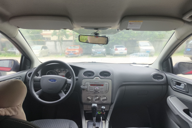 福特 福克斯 2013款 两厢经典 1.8L 自动基本型中控内饰7002