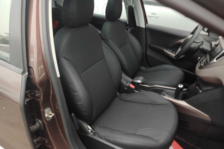 标致2008 2014款 1.6L 自动时尚版局部细节41