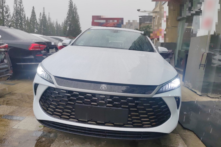 比亚迪 秦PLUS 2025款 DM-i 智驾版 55KM领先型车身外观2