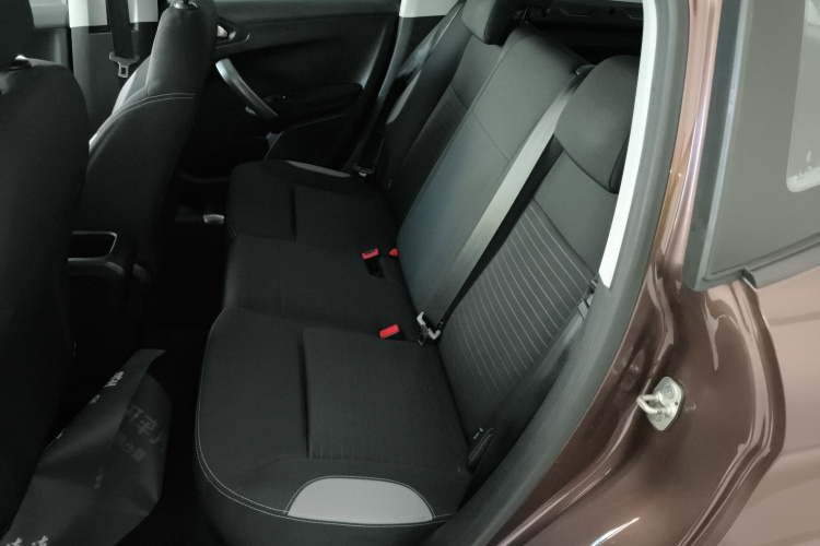 标致2008 2014款 1.6L 手动潮流版中控内饰7004