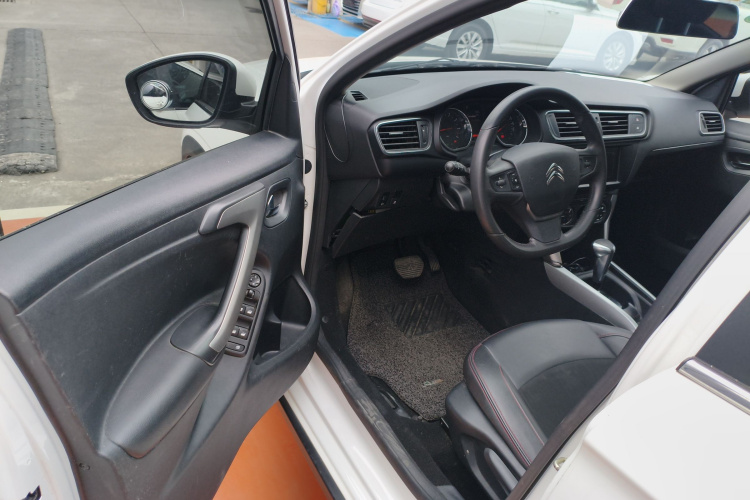 雪铁龙C3-XR 2015款 1.6L 自动先锋型中控内饰7003
