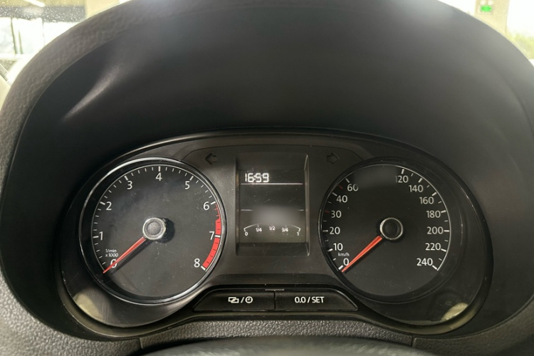 大众 Polo 2016款 1.4L 手动风尚型中控内饰7003