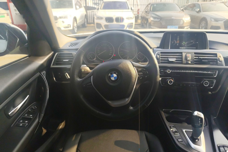 宝马3系 2017款 320Li 时尚型中控内饰13