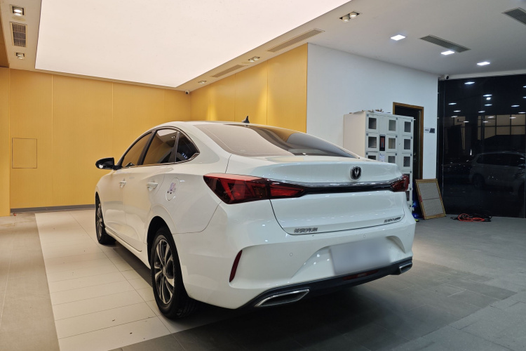 长安 逸动 2020款 PLUS 1.6L GDI 手动豪华型车身外观6003