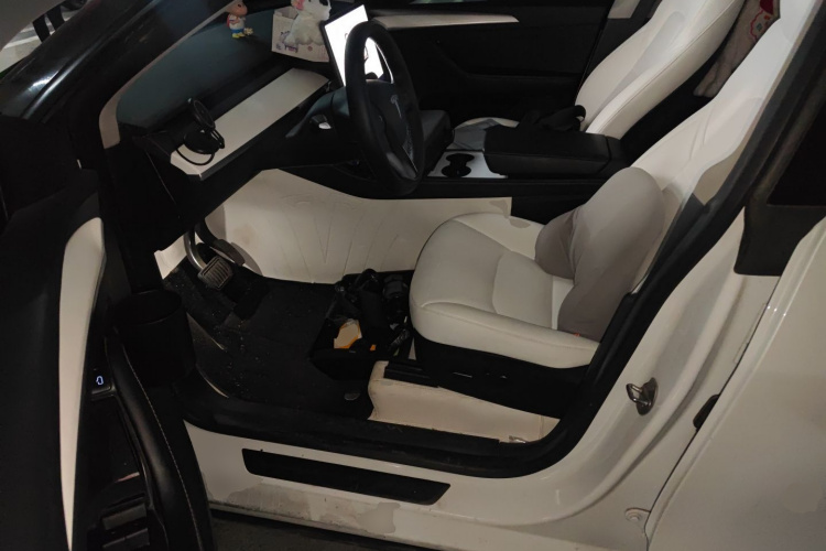 特斯拉 Model Y 2022款 长续航全轮驱动版中控内饰20