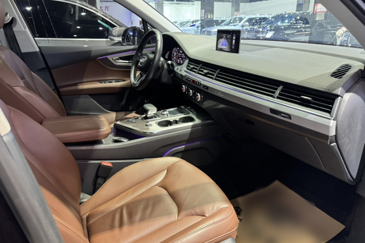 奥迪Q7 2018款 45 TFSI 技术型中控内饰7002