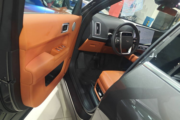 理想汽车 理想L8 2023款 Air中控内饰7003