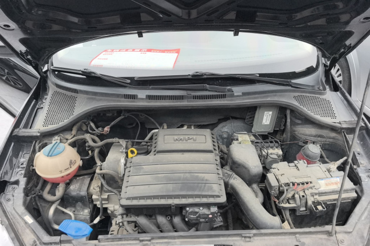 大众 桑塔纳 2013款 1.6L 手动风尚版机舱底盘24