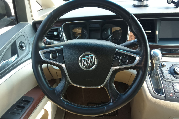 别克GL8 2014款 3.0L GT豪华商务豪雅版中控内饰13