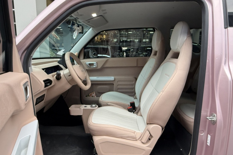 吉利银河 2023款 熊猫mini 200km 耐力熊中控内饰7001