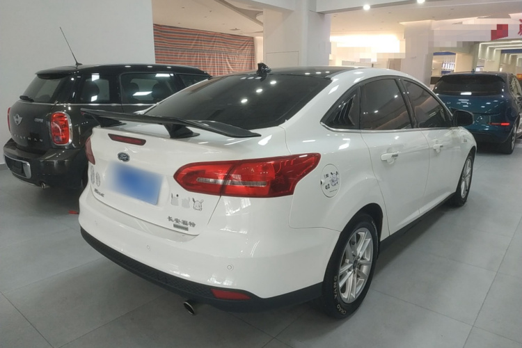 福特 福克斯 2017款 三厢 EcoBoost 180 自动精英型车身外观6005