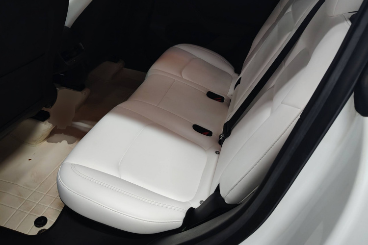 特斯拉 Model Y 2022款 改款 后轮驱动版中控内饰21