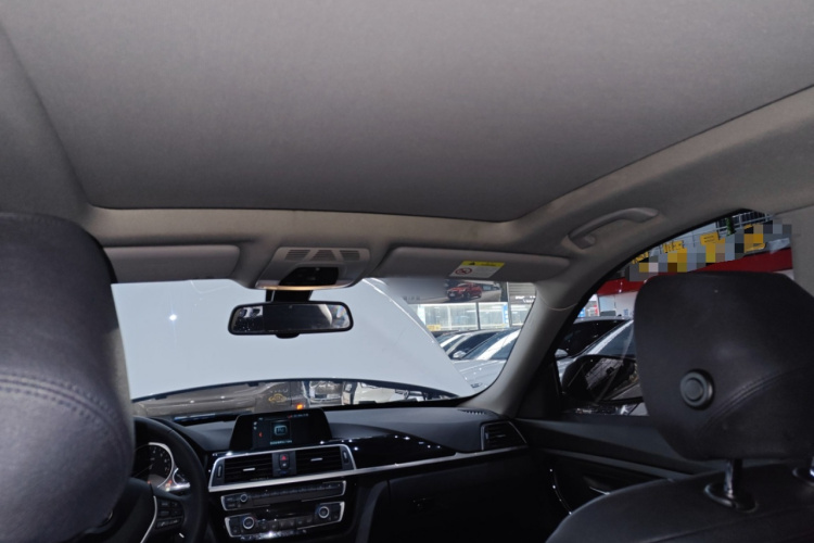 宝马3系GT 2019款 320i 时尚型中控内饰22