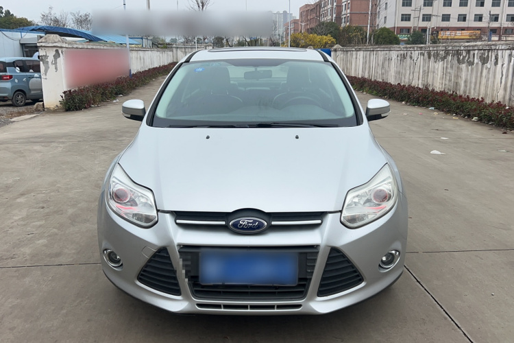 福特 福克斯 2012款 三厢 1.6L 手动风尚型车身外观6004