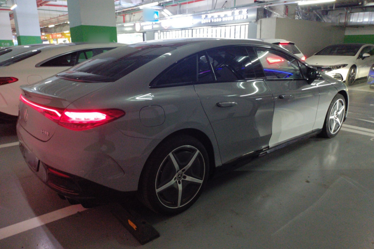 奔驰EQE 2022款 350 先型特别版车身外观7