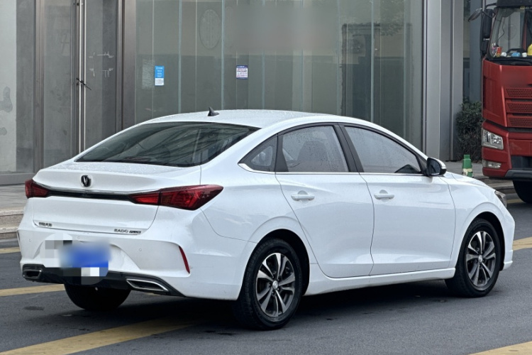 长安 逸动 2020款 PLUS 1.6L GDI 自动豪华型车身外观6004