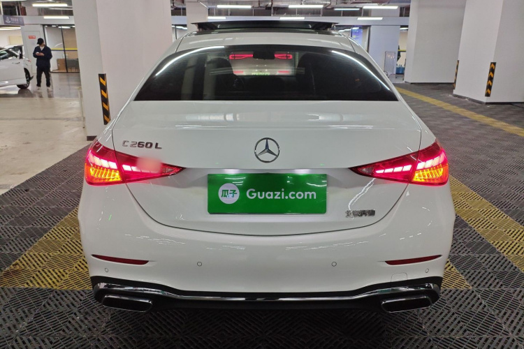 奔驰C级 2024款 改款二 C 260 L 运动版车身外观6
