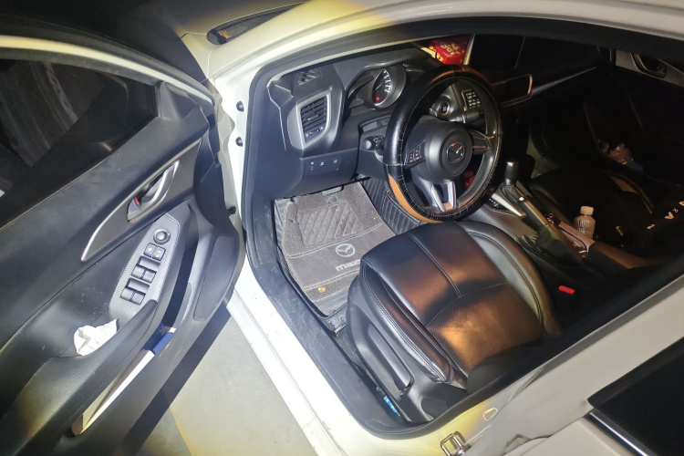 马自达3 昂克赛拉 2017款 三厢 1.5L 自动舒适型 国V中控内饰20