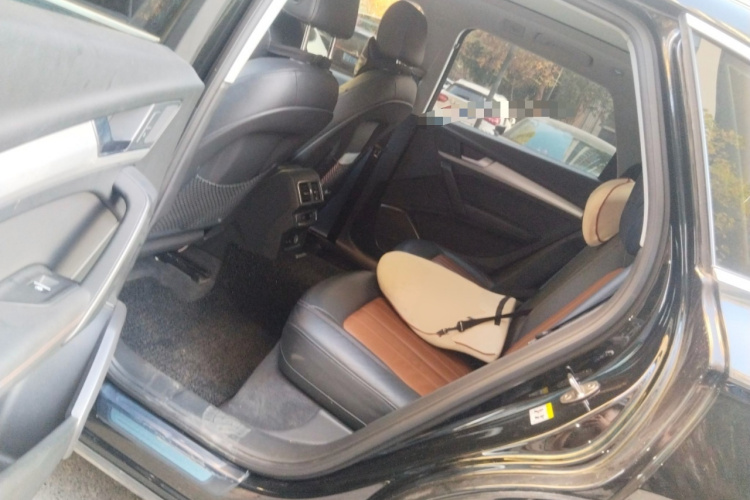 奥迪Q5L 2020款 40 TFSI 荣享时尚型中控内饰7004