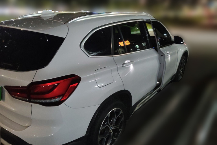 宝马X1 2020款 sDrive20Li 尊享型车身外观6005