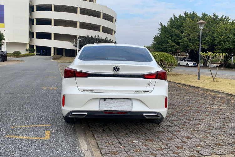 长安 逸动 2020款 PLUS 百万版 1.6L GDI CVT豪华型车身外观6004