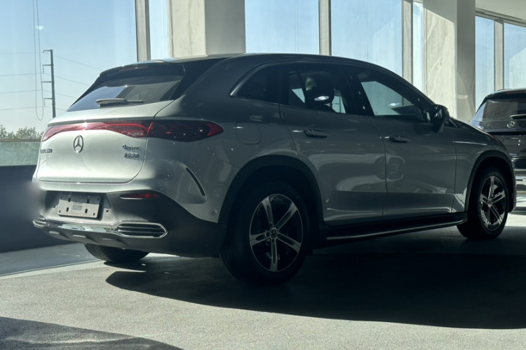 奔驰EQE SUV 2023款 350 4MATIC 先锋版车身外观6007