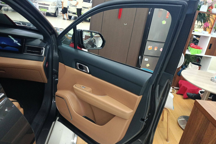 理想汽车 理想ONE 2021款 增程6座版中控内饰7005