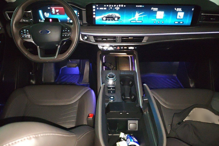福特 探险者 2024款 2.3T EcoBoost 四驱钛金版 6座中控内饰7002
