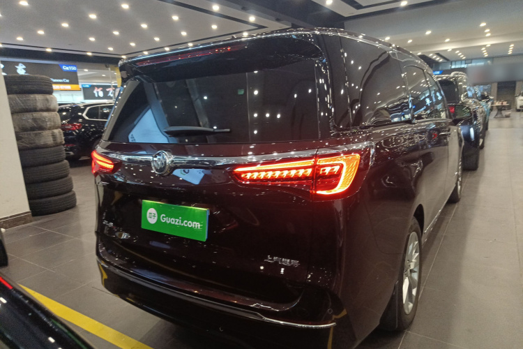 别克GL8 2022款 Avenir艾维亚 六座贤礼版车身外观6004