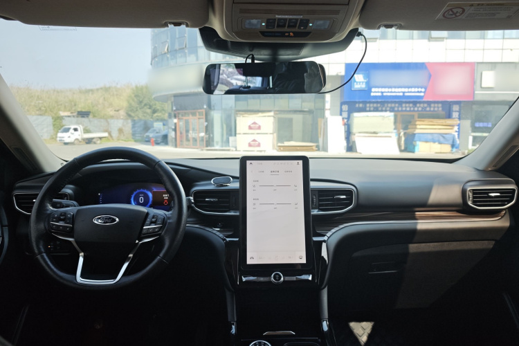 福特 探险者 2020款 EcoBoost 285 四驱钛金版 6座中控内饰7008